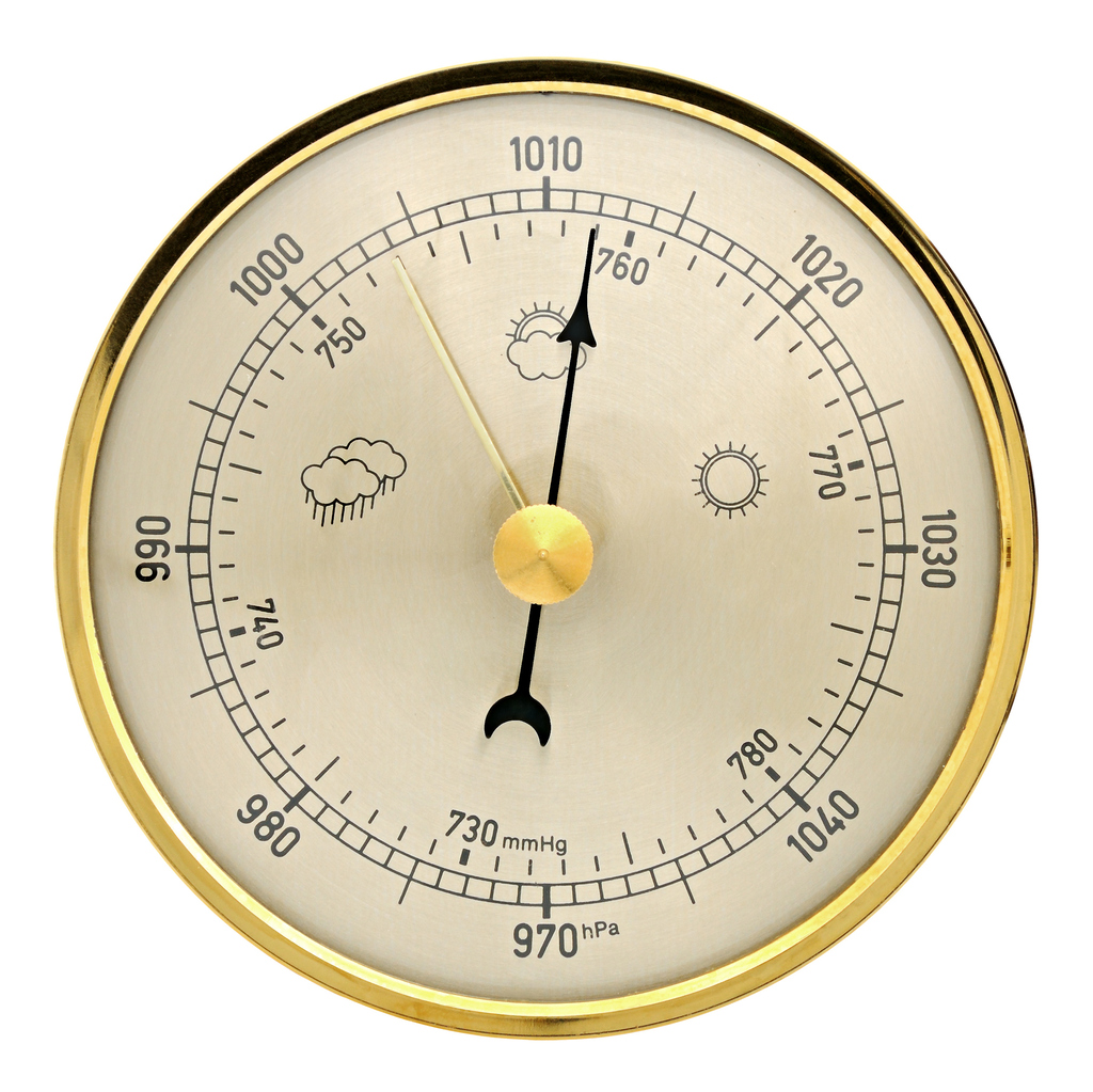 Un barómetro, instrumento que mide la presión atmosférica.