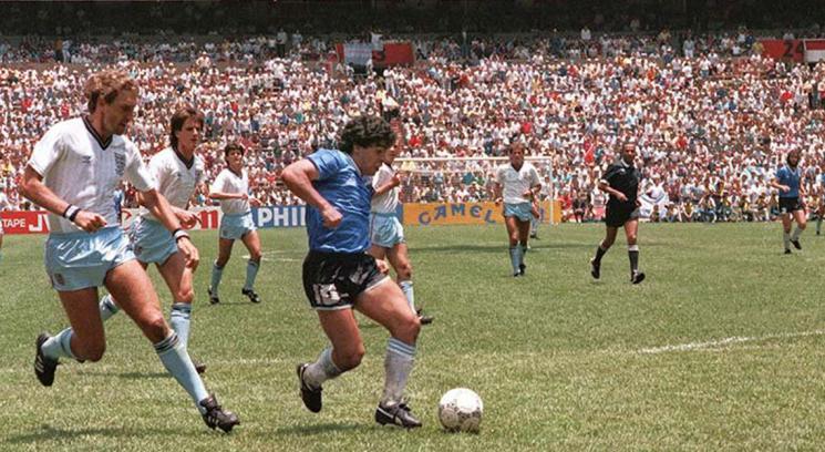 Maradona ante Inglaterra en México 1986.