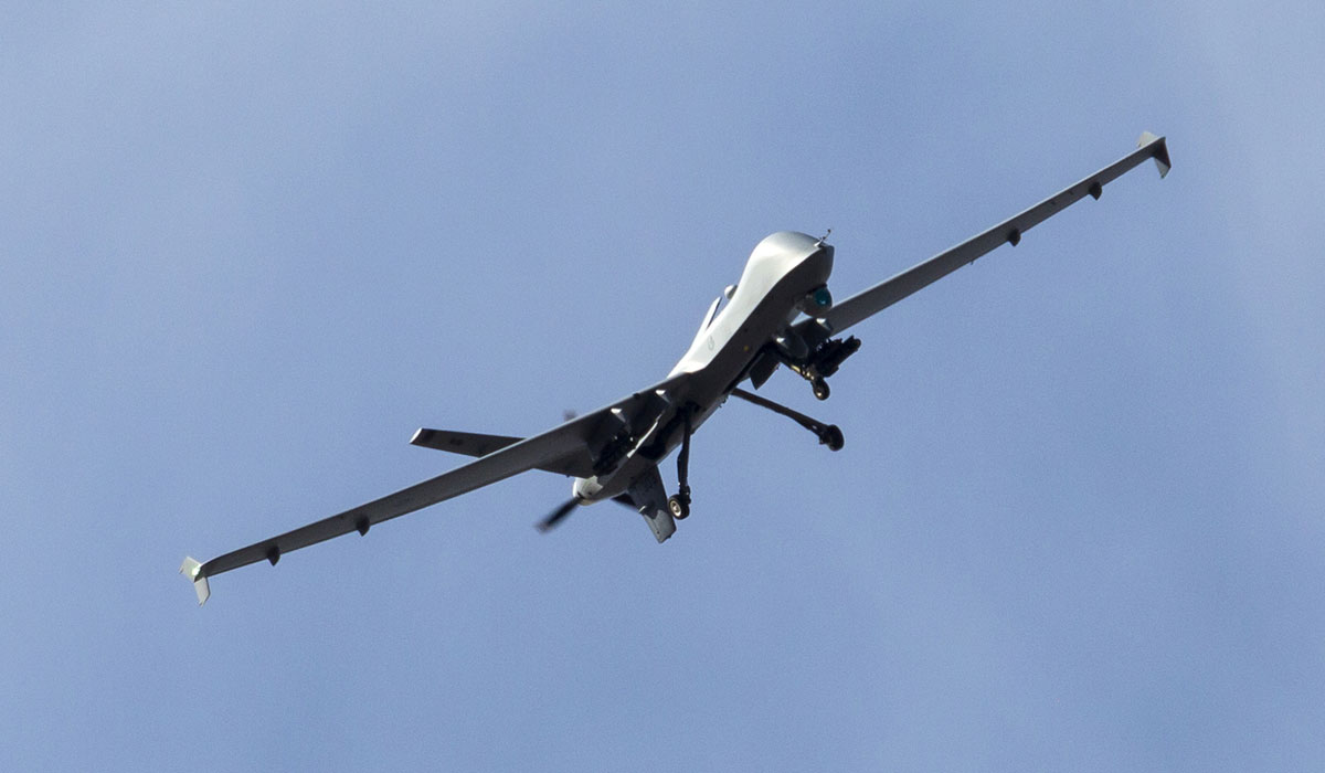 Dron militar General Atomics MQ-9 Reaper en pleno vuelo.