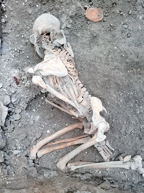 Uno de los dos esqueletos hallados en las ruinas de Pompeya.