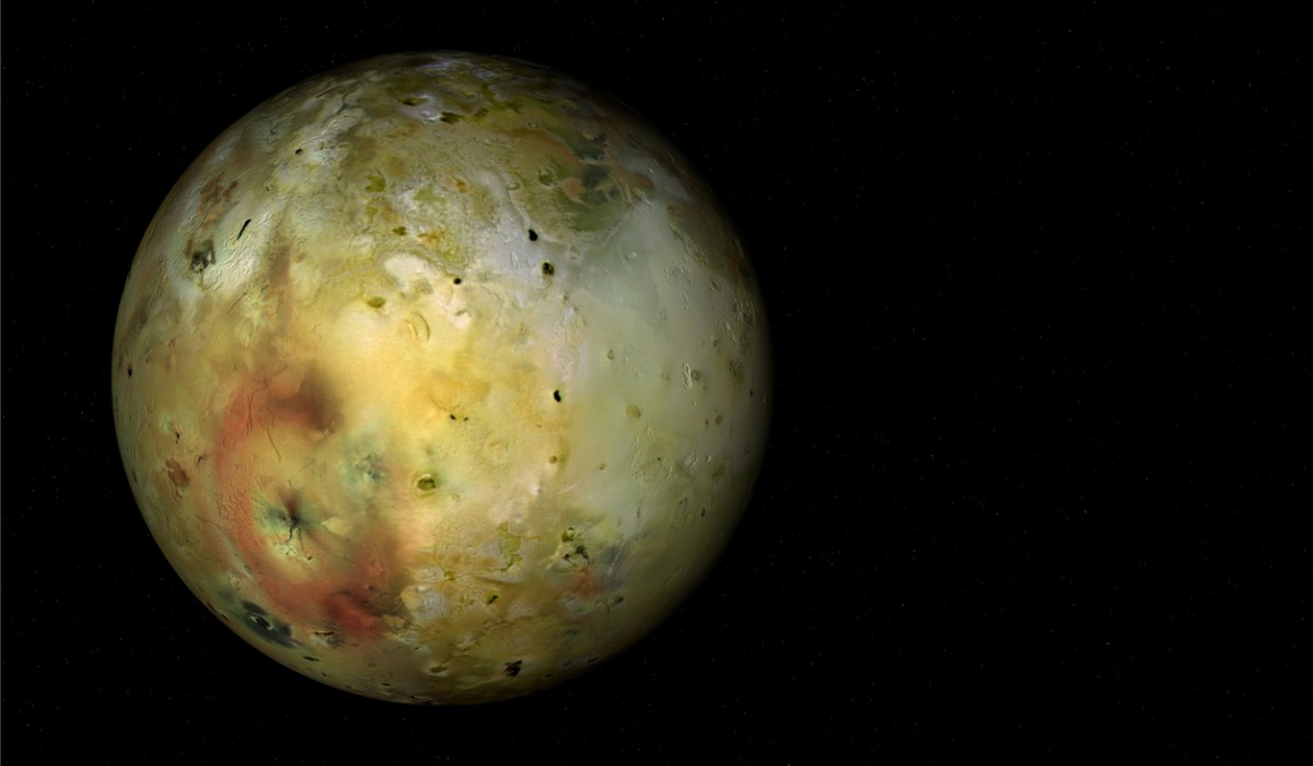 Por estar plagado de volcanes, Io suele ser comparado con el planeta Mustafar de “Star Wars”.