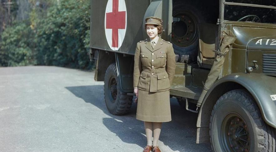 Isabel II: el día en que la reina británica se unió al ejército en la Segunda Guerra Mundial