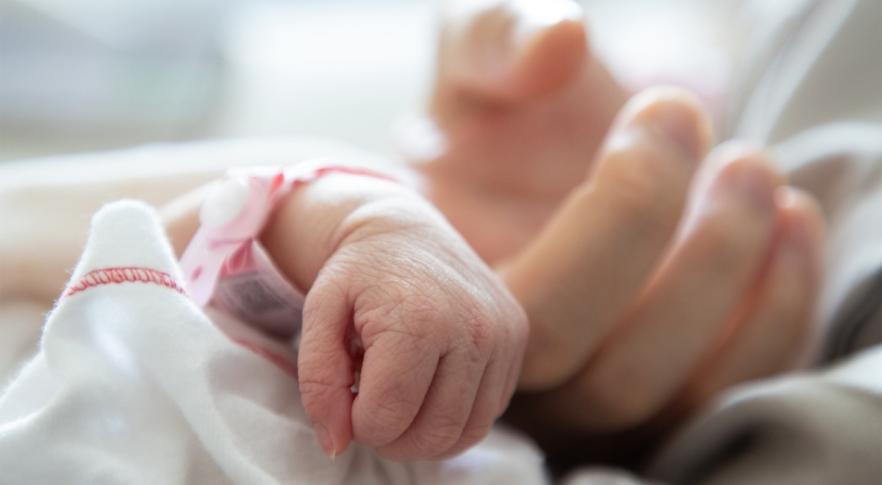 Nació el primer bebé con ADN de tres personas