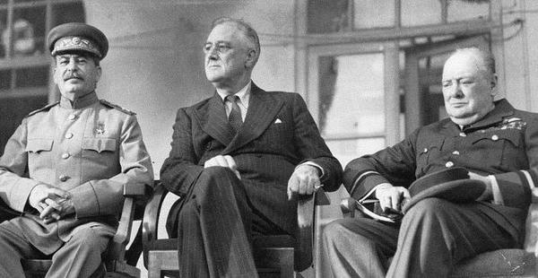 Conferencia de Teherán entre Churchill, Roosevelt y Stalin, para la organización futura del mundo.-0
