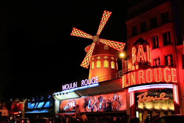 Abre sus puertas el famoso cabaret Moulin Rouge-0