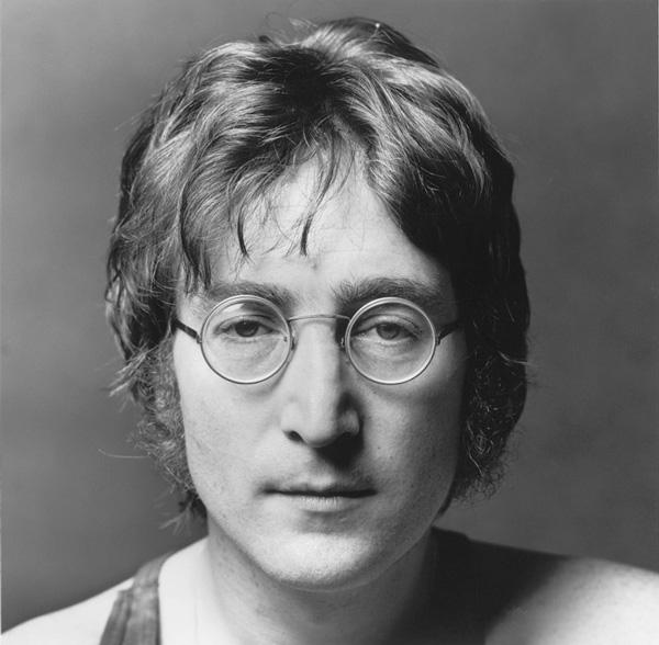 Nace John Lennon-0