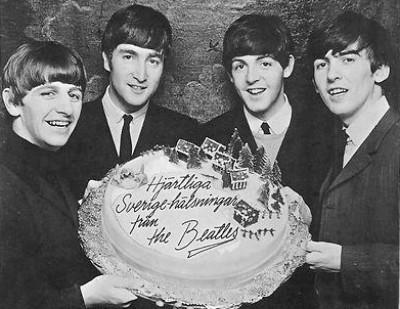 Los Beatles firman su primer contrato con EMI-0