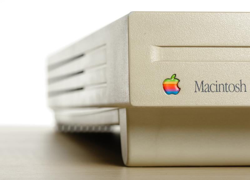 Apple lanza la Macintosh -0