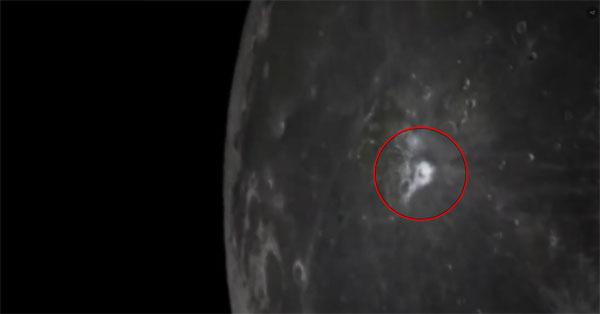 Captan en vídeo a un OVNI despegando de la superficie lunar-0