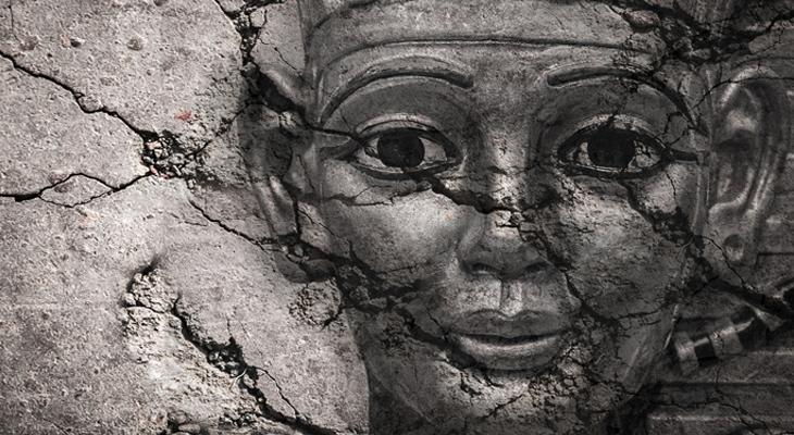 Hallan dos momias egipcias cubiertas de oro que podrían conducir a la tumba de Cleopatra-0