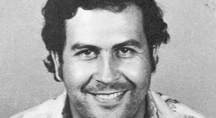 Pablo Escobar se entrega a las autoridades colombianas-0