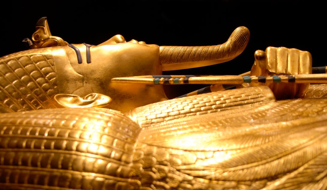 Hallan restos humanos con lenguas de oro en Egipto (fotos increíbles)-0