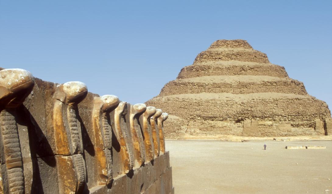 Encuentran una momia cubierta de oro en Egipto-0
